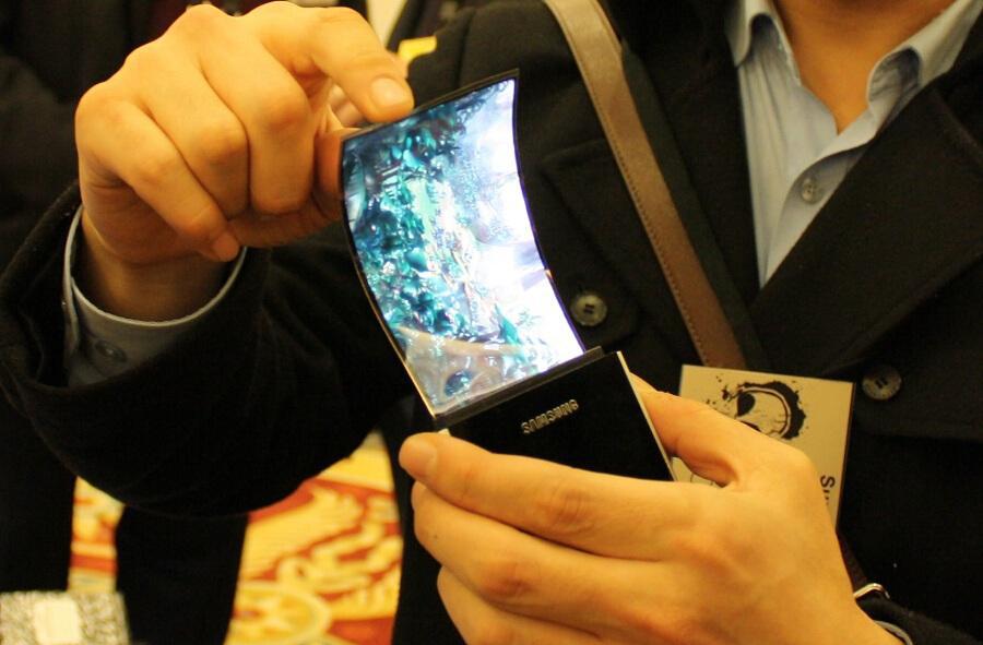 三星将推新机Galaxy X, 柔性屏让苹果望尘莫及