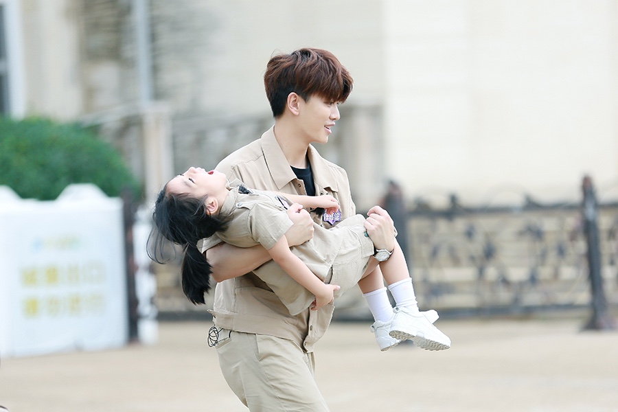 任嘉伦《超能幼稚园》首当班主任 暖心带娃安