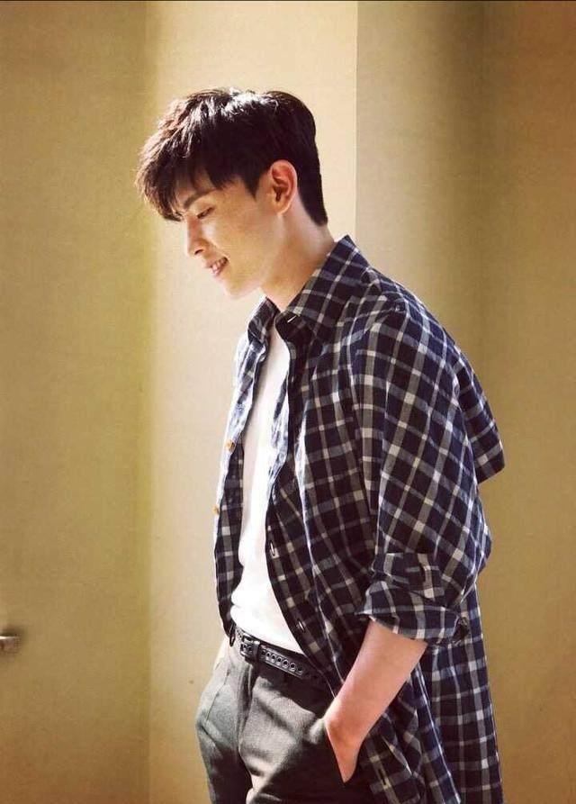 大家认为邓伦的长相怎么样你们喜欢他吗