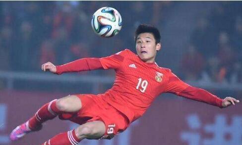 中超第一好脾气!武磊遭辱骂被掐脖,却打不还手