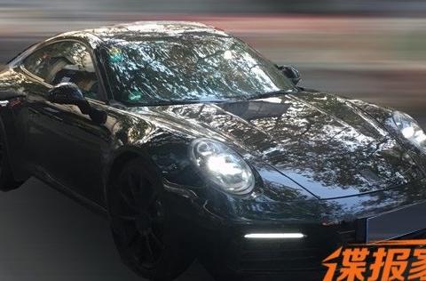 全新一代保时的捷911马上首发,车内大面积显示屏!