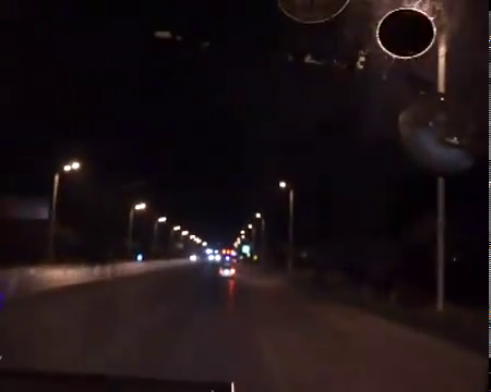 交通安全警示录---等红灯惨遭追尾 后车司机当场死亡！