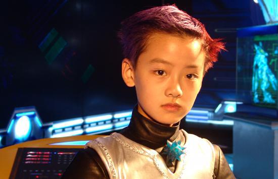 还记得快乐星球里的小艾克吗?长大后的他不仅