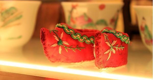 娱乐圈脚最小的女人, 变身女神后, 用小脚撑起半