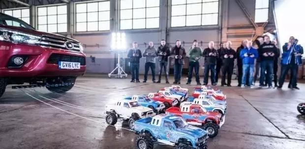 多少辆玩具车能拖动一辆丰田Hilux？