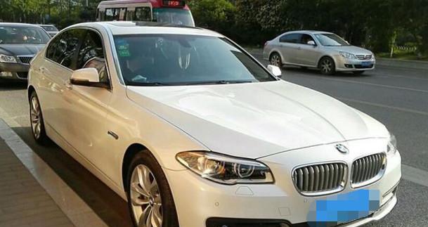 花53万元买宝马535Li, 朋友试驾时打开车门不经意地笑出声