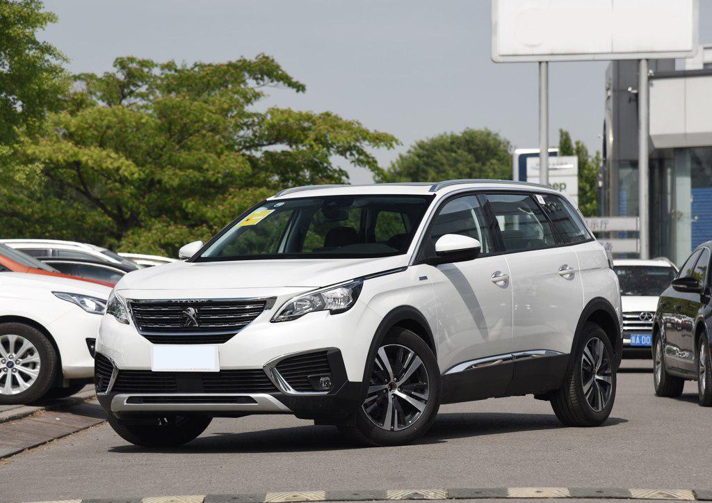 远看气质超50万, 内饰有战斗机的逼格, 20万就买它