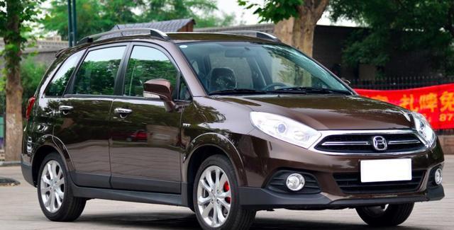 5.59万的合资车, 877L超大后备箱, 卖不动只能怪牌子!