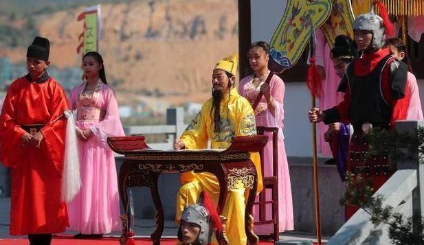 千古绝对！“洞中泉水流不尽”，三才子“他”给出的下联太经典了
