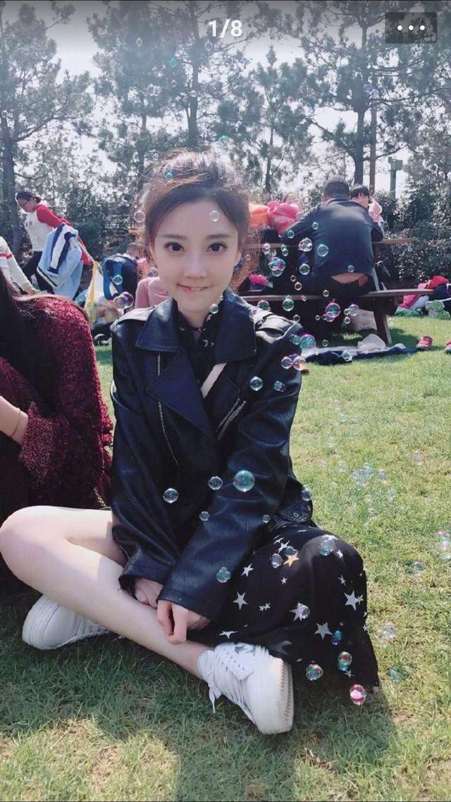 冯提莫最美的5张照片，网友：看到第三张的时候就被撩了！