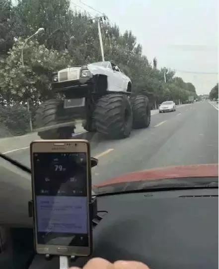 浙江老板花200万爆改劳斯莱斯，土豪的世界真不懂