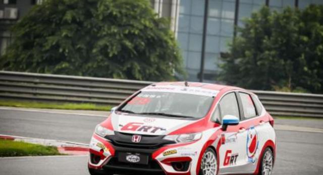 为什么那么多人买飞度改装成赛车下赛道？改装潜力在哪里？