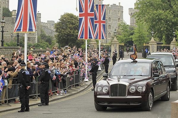 哈里王子皇家世纪婚礼现场用了那些车？