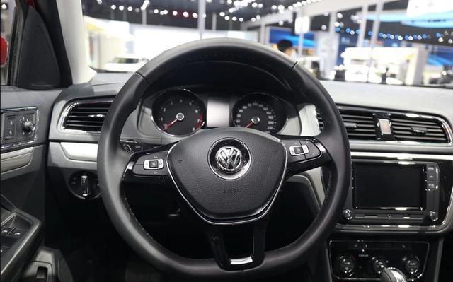 2017新款全新朗逸, 售11.79万元, 完胜斯柯达,