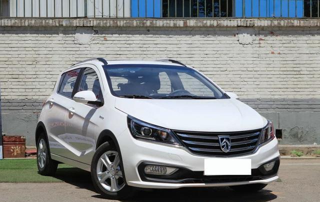 百公里油耗5.8L, 外观比本田飞度耐看, 顶配不超7万可落地