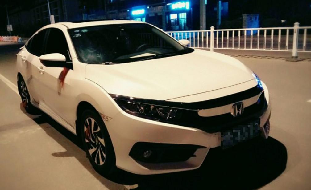 思域: 人生首辆车, 有颜又有力, 加价都要买