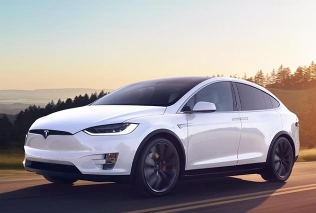 超强悍！Tesla Model X拉着十吨半卡车冲雪地