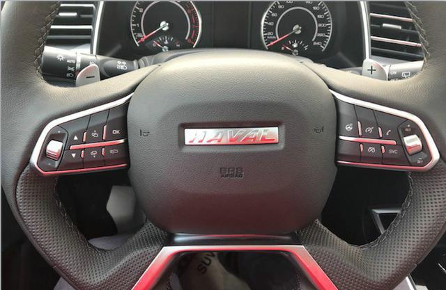 哈弗H6撞上奔驰GLC，车主说虐了大奔，网友：到底谁虐谁？