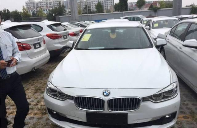 花28.8万首提18款宝马320Li, 油耗惊喜, 打开车门车主却哭笑不得