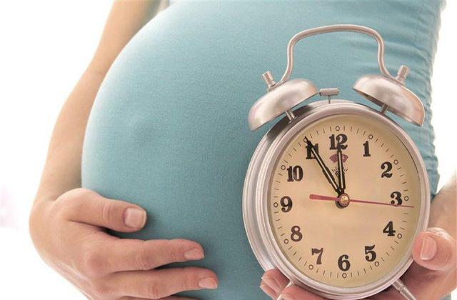 女子挺着八个月的大肚子产检,医生说只是怀孕6个月,当场愣住了