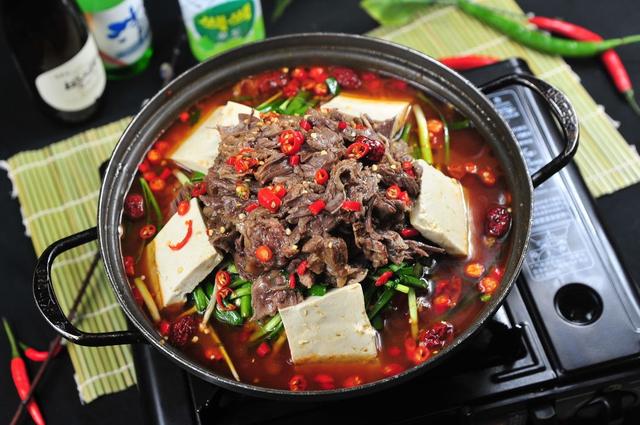 零距离:韩国人认为中韩两国人民应该停止吃狗