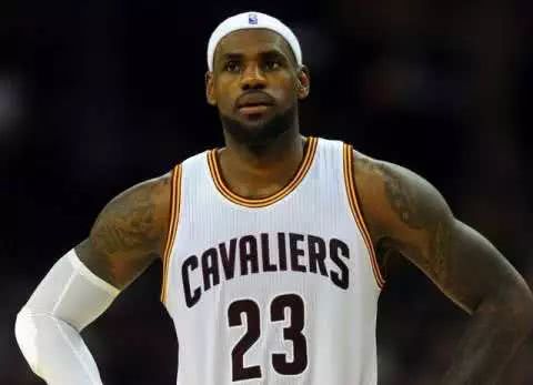 詹姆斯是什么时候超越大鸟拉里伯德成为历史第