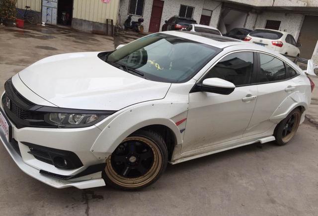 开它在路上, 不知道会不会被经常挑逗? ! 思域10  ​