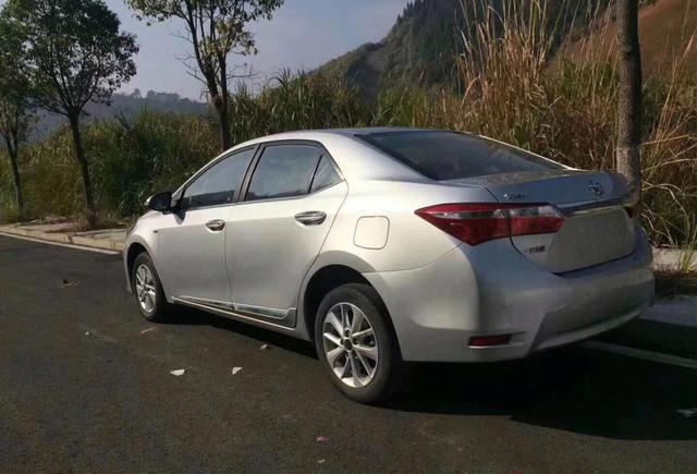 偶遇大批卡罗拉改装车，工作人员:动力变野了，全部3.5折处理