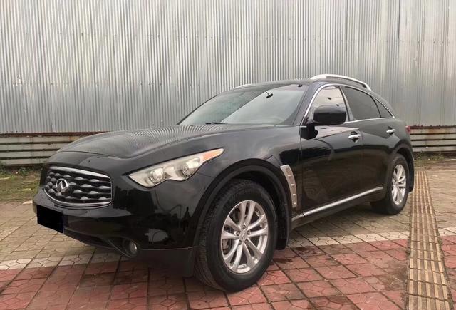 这车10多W拥有 2013年英菲尼迪FX35 黑色黑内