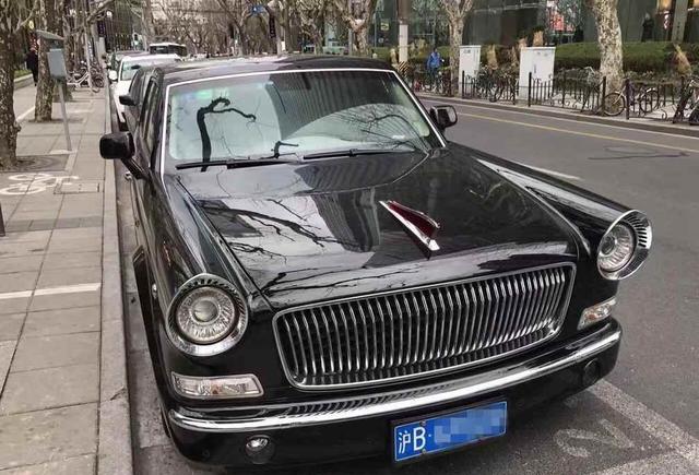街头路遇上海首辆上牌红旗L5，500万的国产豪车，气场十足！