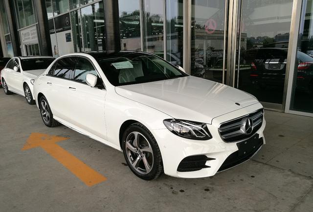 奔驰E级 E300提车作业, 女车主: 不要求开快, 外