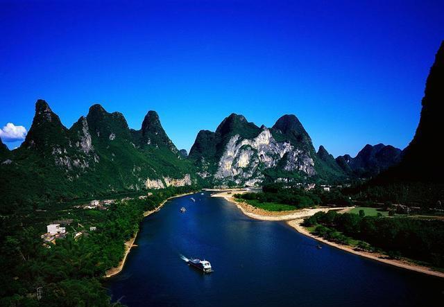 中国最美县城排名第一, 位于广西, 当之无愧的山