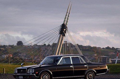 这两款车长的很像，但是你有钱却不一定买的到