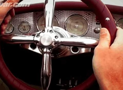 转速表位于方向盘上 盘点汽车史上9款最酷的汽车方向盘