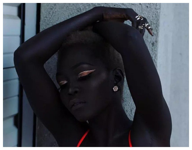 非洲小姐姐被称世界最黑,但是身材五官,却让人直呼女神