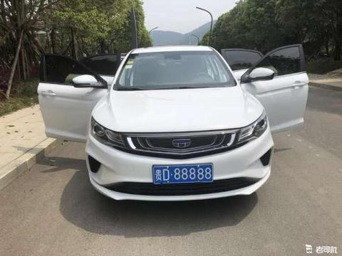 最适合年轻人的第一款车 吉利王牌车型 日产轩逸没它漂亮！