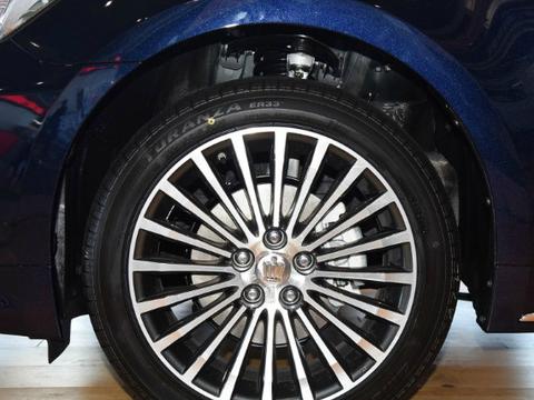 丰田神车大驾光临，档次让迈腾自愧不如，仅卖26w