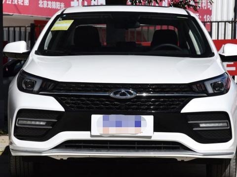 新款艾瑞泽GX，车身外形线条优美，内饰低调上档次