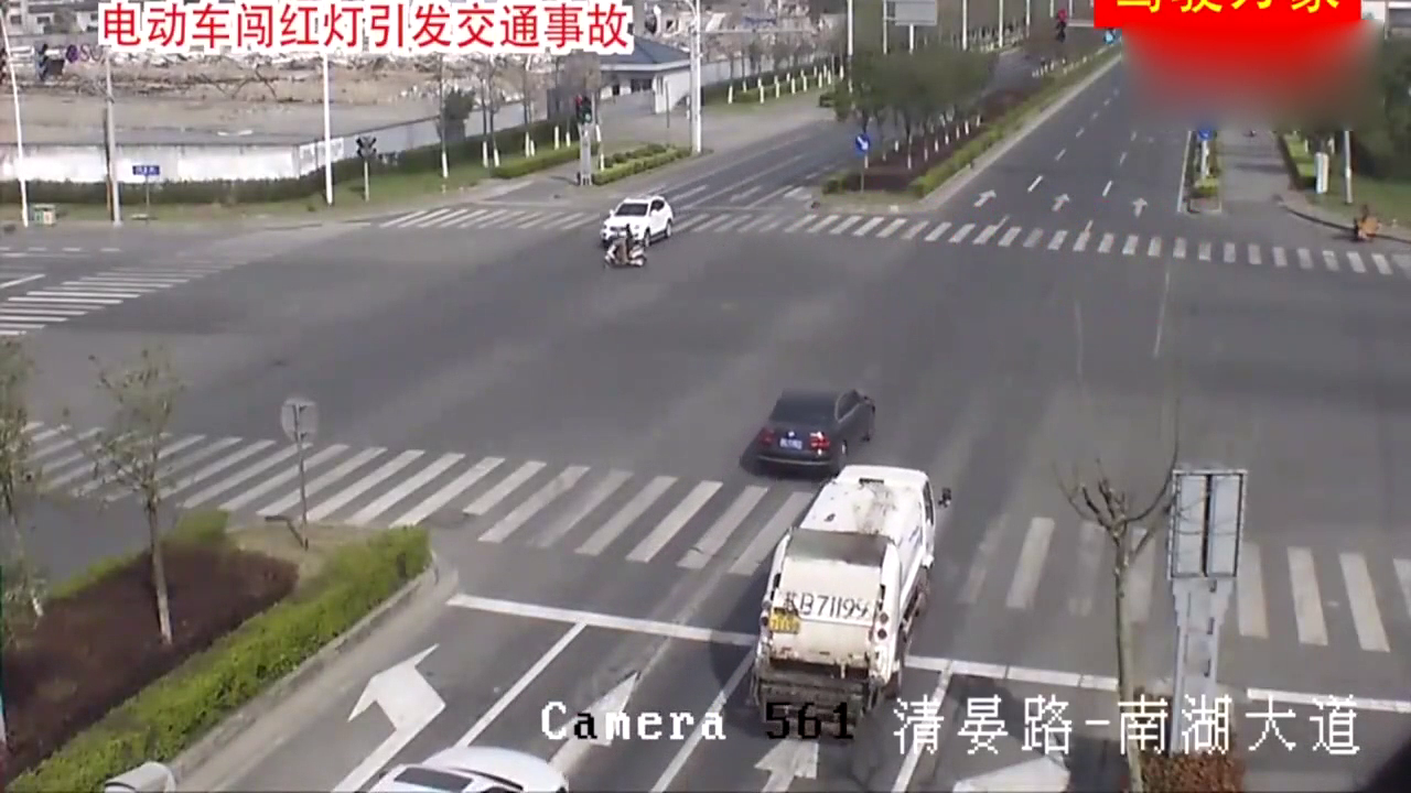女子电动车闯红灯，被SUV狠狠教训了一顿！