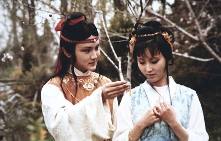 还泪之说:为什么林黛玉只在贾宝玉一个人面前哭个没完?