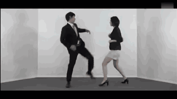 爆笑内涵gif:小姐姐 腿上 功夫 如此了得