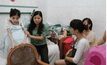 16岁大肚子女孩,父母送去医院检查,孩子的话让