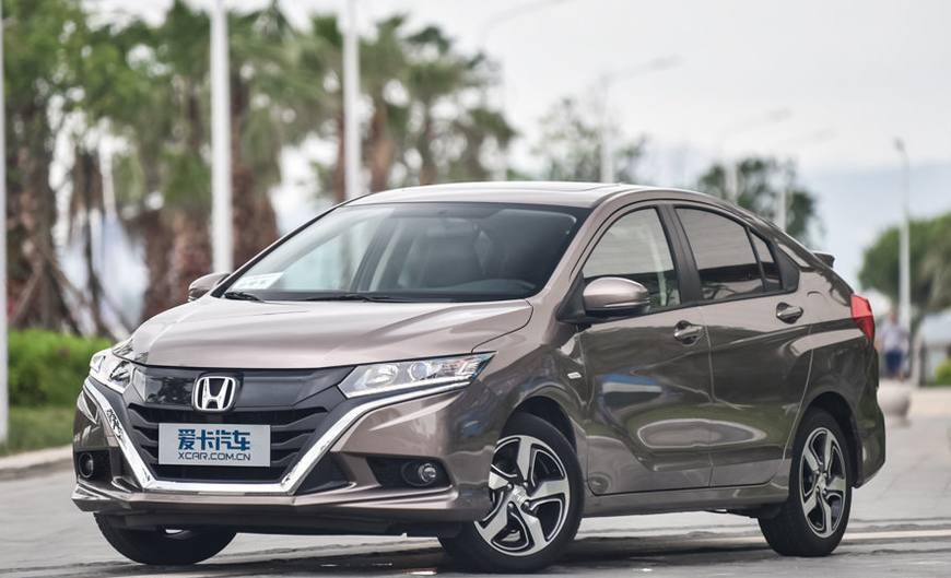 轿跑外观, 油耗仅4毛, 配置丰富, 仅售8万比朗逸强