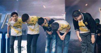 s7总决赛FAKER一神带四坑, 究竟谁才是真正的