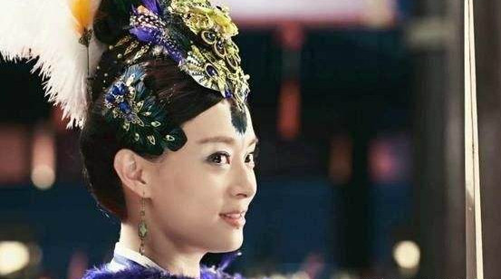 古装剧中孔雀装造型的8位女星,杨幂丑哭,只有