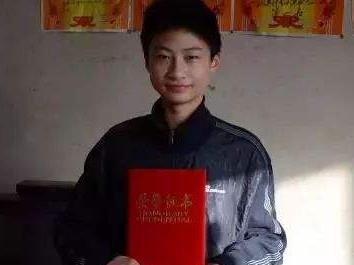 高考前父母离婚,高考过后母亲失踪,知道真相后