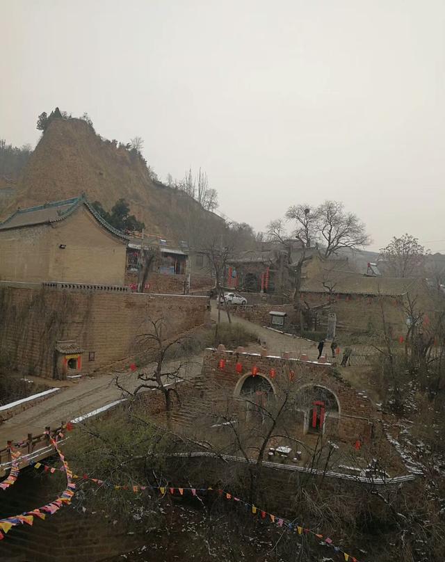 清明踏青何处去,路人遥指后沟村