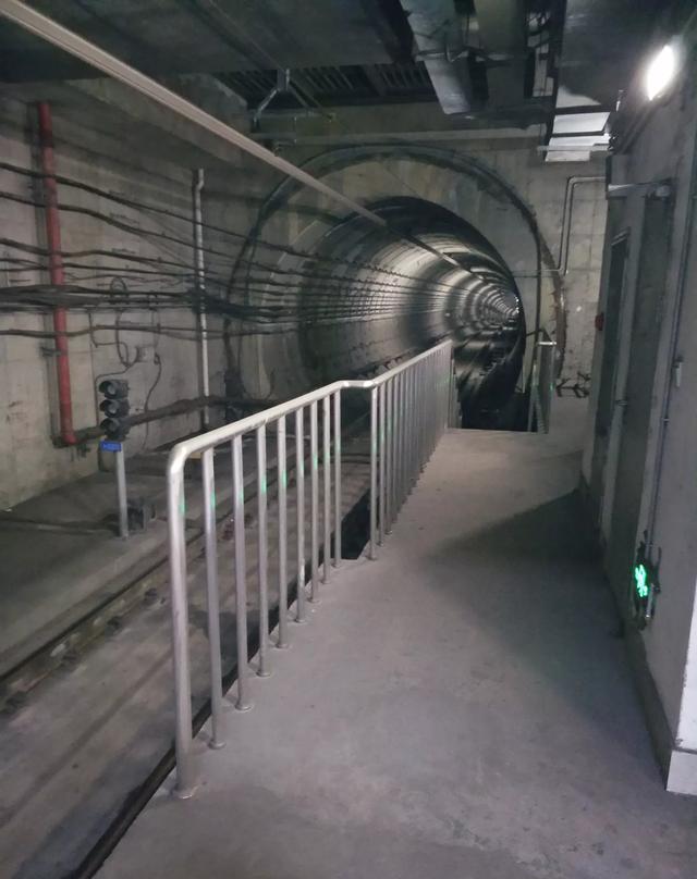 美国的纽约与中国的武汉, 哪个城市更发达?