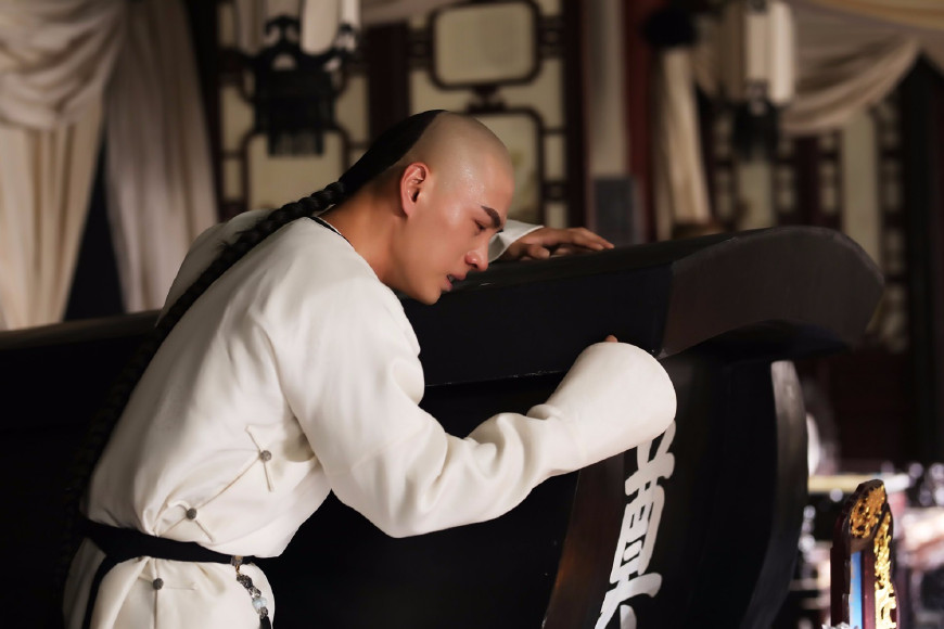 延禧攻略:皇上闻言弘昼玷污璎珞?一个不自觉的小动作暴露了内心