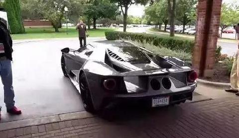 偶遇500的多万福特跑车，有些后悔买兰博基尼!